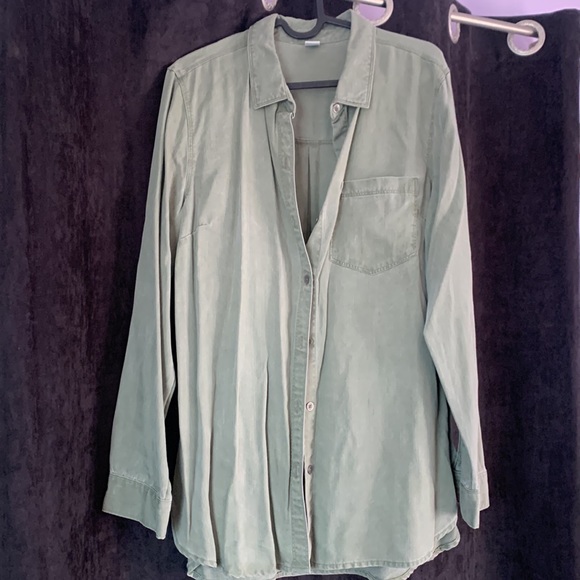 NWT, WOMEN beautiful olive green button up blouse - Picture 6 of 7